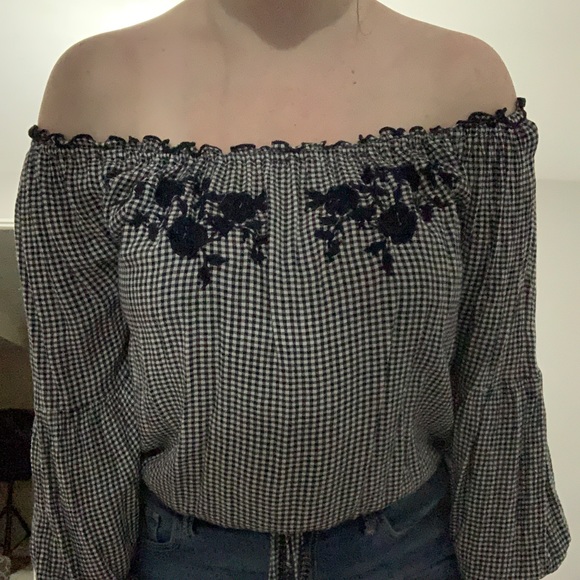 Off the shoulder gingham embroidered top! - Picture 1 of 3